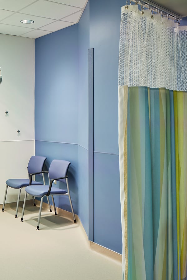 Healthcare facility displaying an antimicrobial curtain for a safe, clean, and easy to clean environment. Including the cleanliness design using Inpro wall protection and corner guards. 